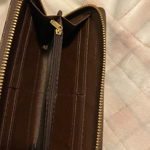 Brand new designer wallet - Picture 2 of 5